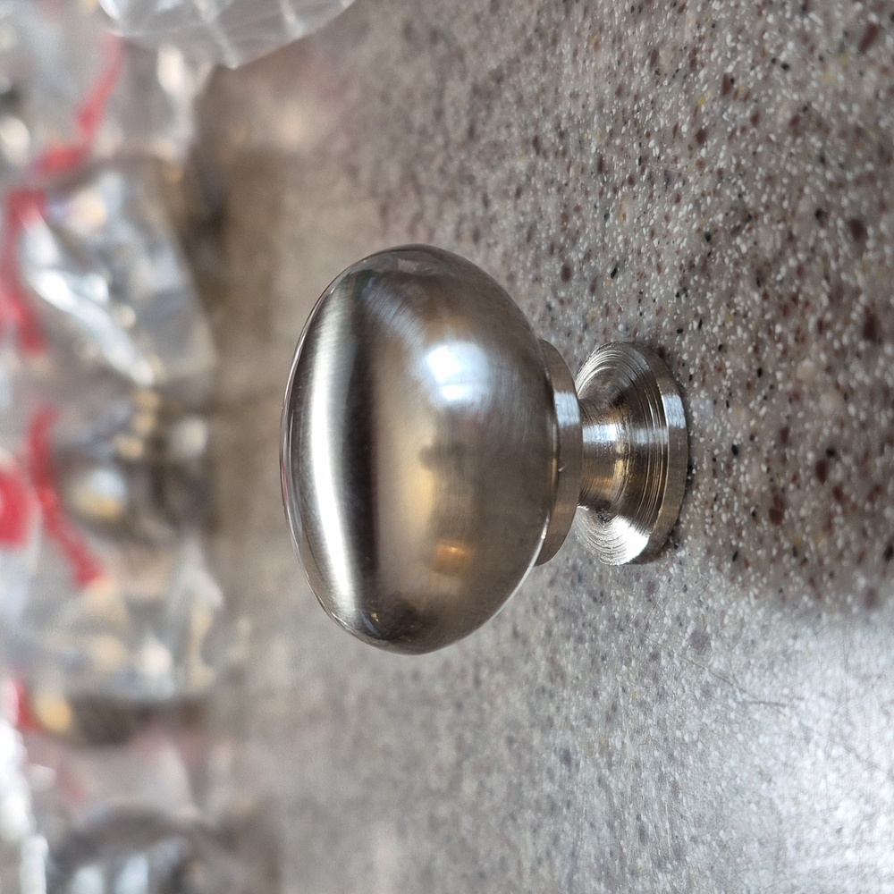 Set of 12 Richelieu #5923195 Silver Brushed Metal Cabinet Knobs / Drawer Pulls